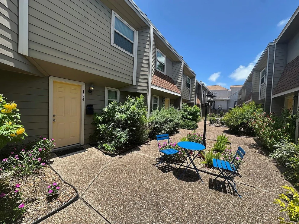 Unit for sale at 424 15th Street, Galveston, TX 77550