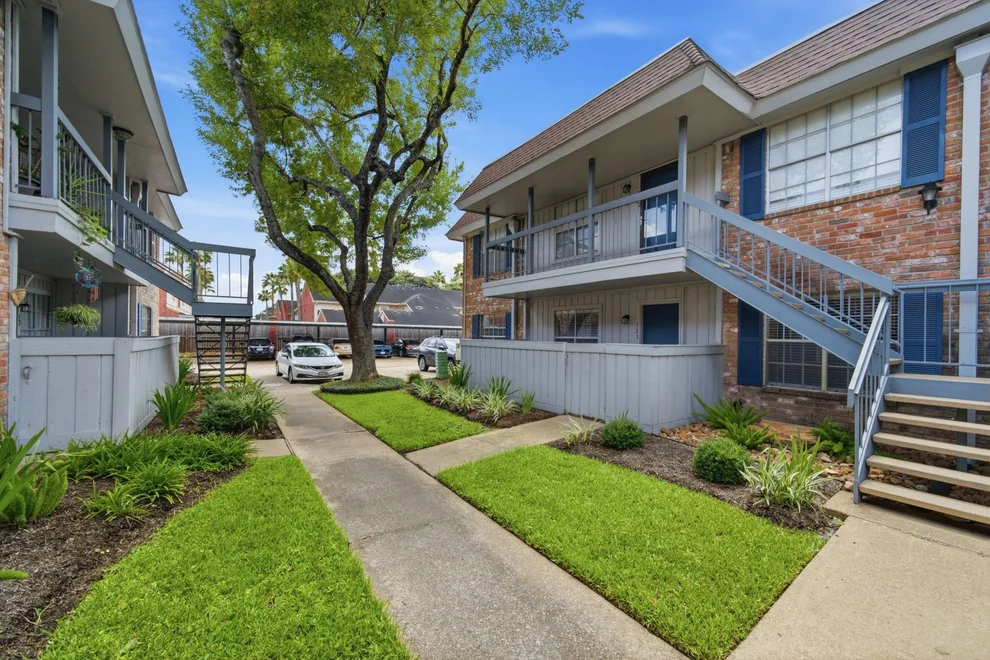Unit for sale at 2350 Bering Drive, Houston, TX 77057