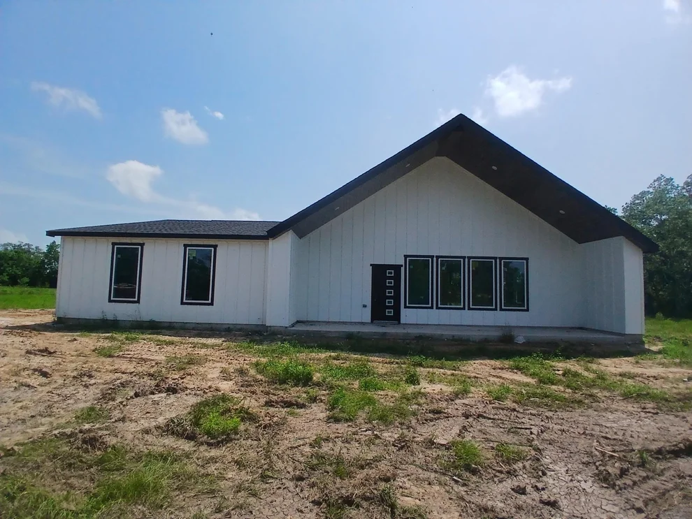 Unit for sale at 33372 W Fm 1301, West Columbia, TX 77486