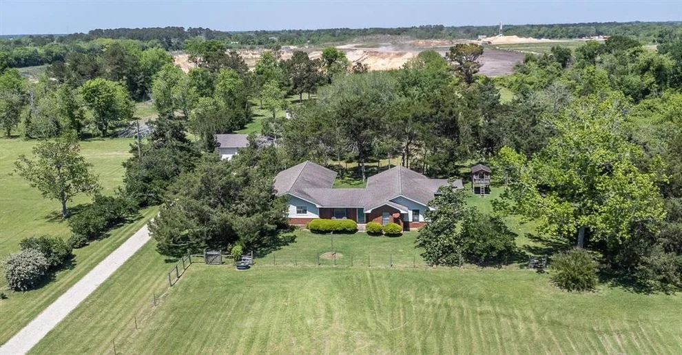 Unit for sale at 4848 Wickwillow, Alvin, TX 77511