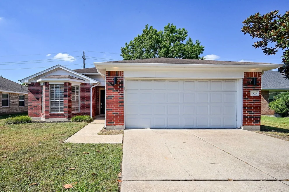 Unit for sale at 7303 Greenwood Point, Cypress, TX 77433