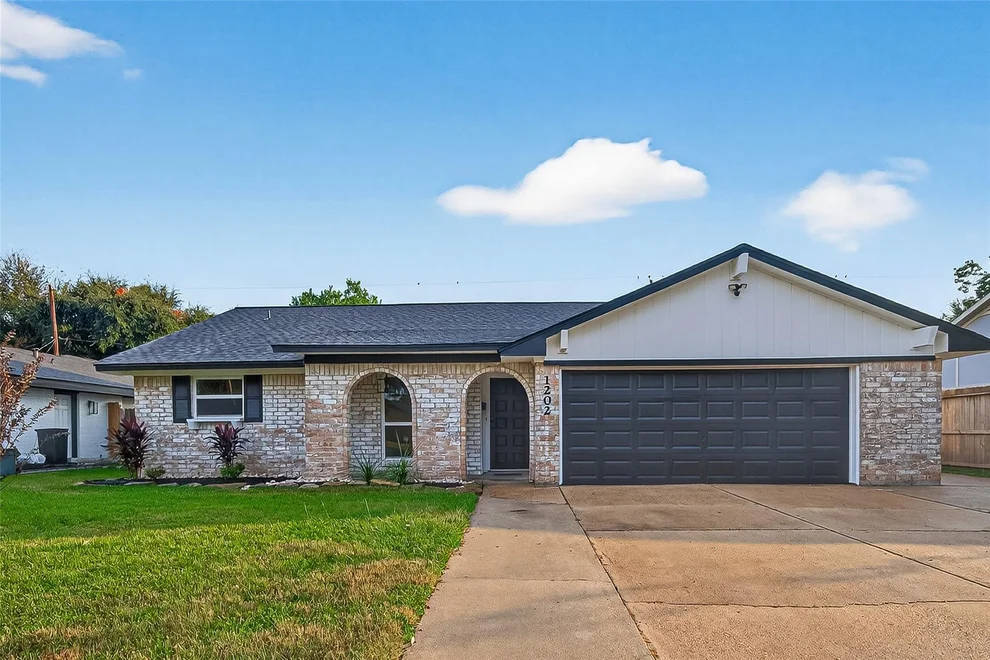 Unit for sale at 1202 E X Street, Deer Park, TX 77536