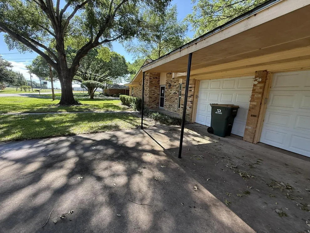 Unit for sale at 1418 NE 7th Street, Smithville, TX 78957