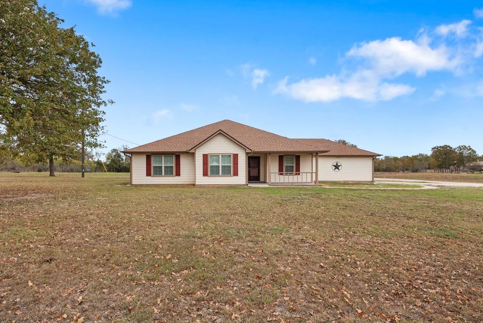 Unit for sale at 1635 Lakeview Drive, Somerville, TX 77879