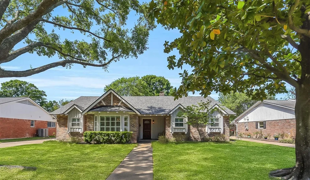 Unit for sale at 10026 Overbrook Lane, Houston, TX 77042