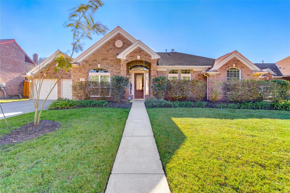 Unit for sale at 309 Oak Creek Drive, League City, TX 77573