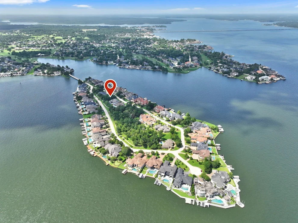 Unit for sale at 38 Benthaven E, Montgomery, TX 77356