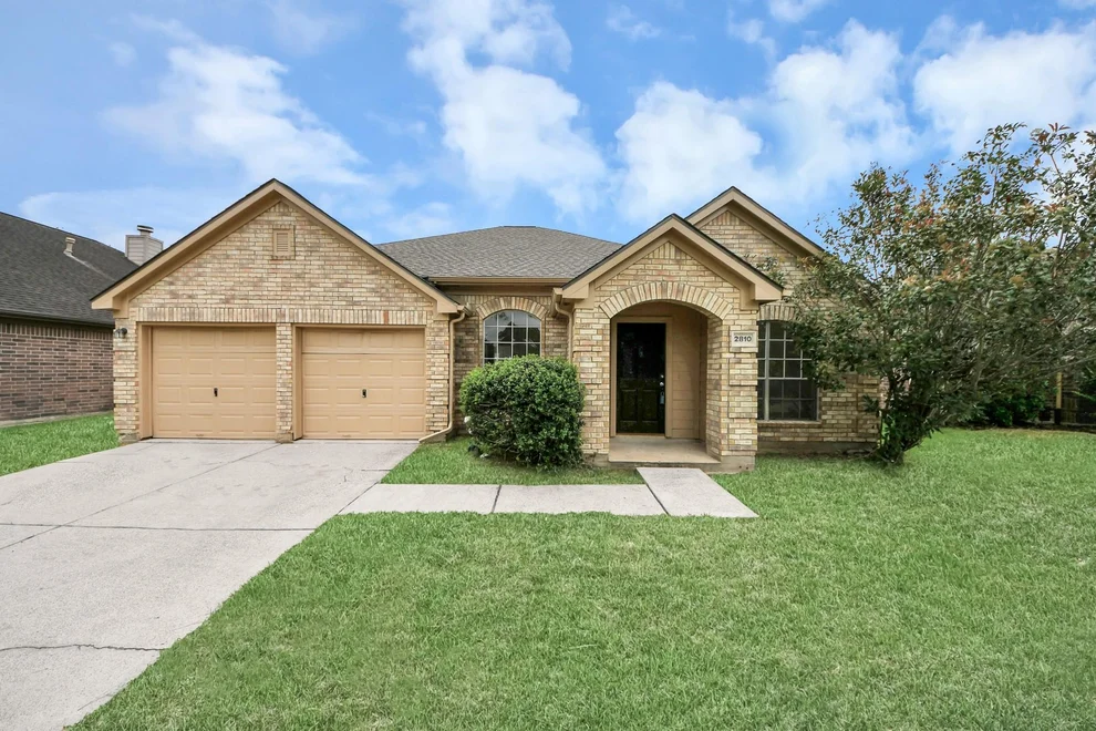 Unit for sale at 2810 Huntington Way, Pearland, TX 77584