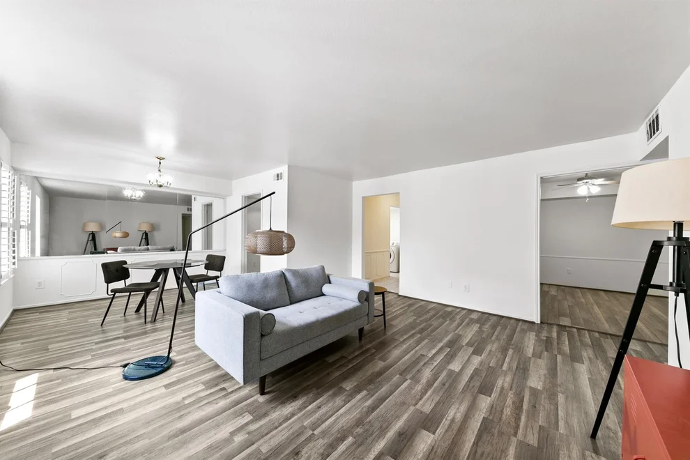 Unit for sale at 361 N Post Oak Lane, Houston, TX 77024