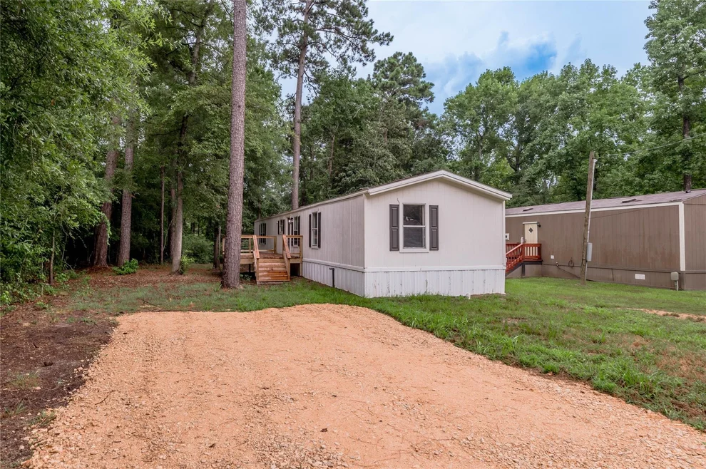 Unit for sale at 352 Cherokee Lane, Onalaska, TX 77360