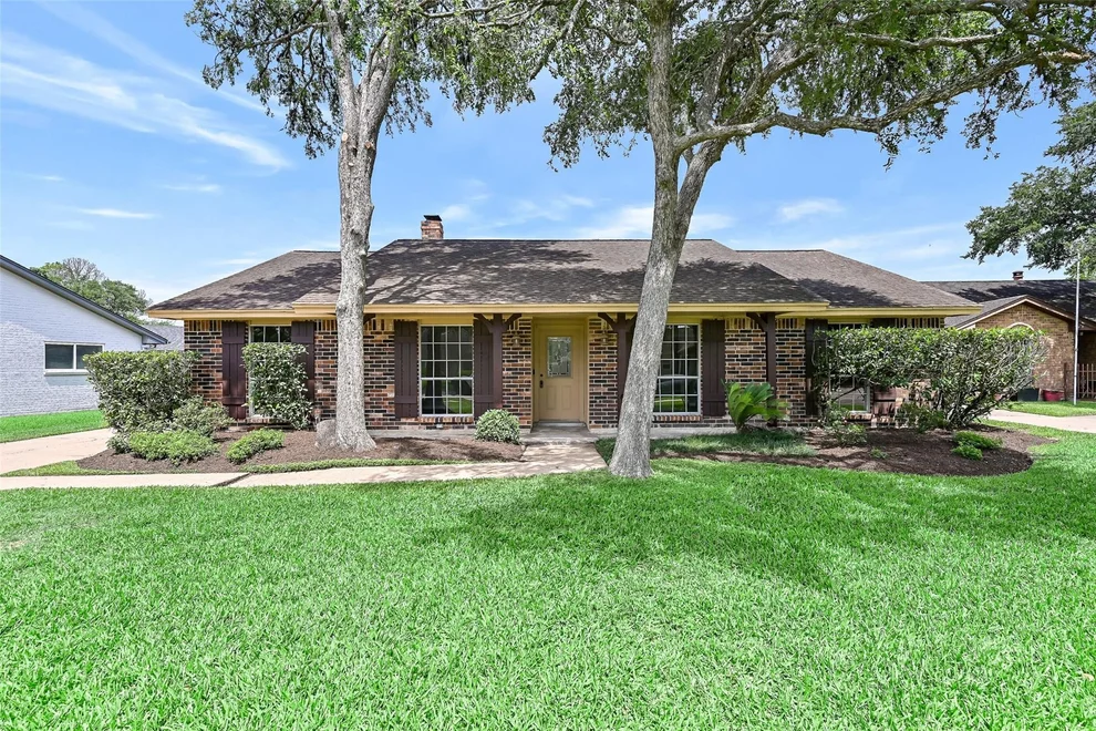 Unit for sale at 5014 Encino Court, Friendswood, TX 77546