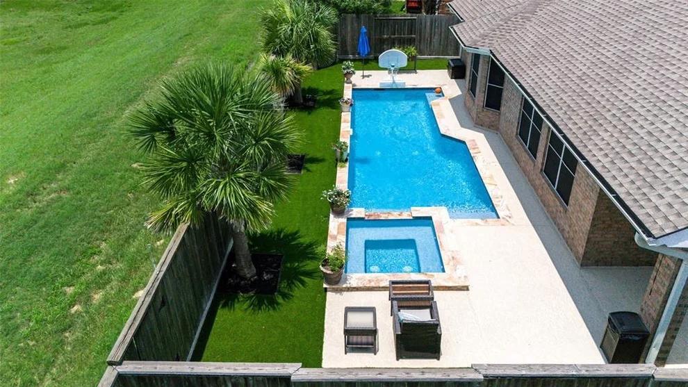 Unit for sale at 17815 Gables Bend Drive, Tomball, TX 77377