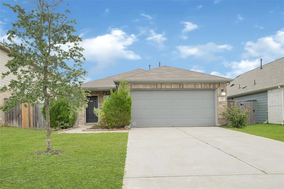 Unit for sale at 322 Pickwick Gardens Lane, Magnolia, TX 77354