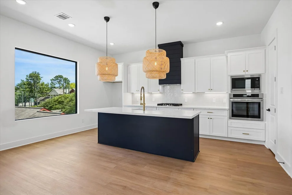 Unit for sale at 1323 W 22nd Street, Houston, TX 77008