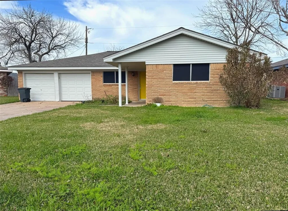 Unit for sale at 2922 19th Avenue N, Texas City, TX 77590