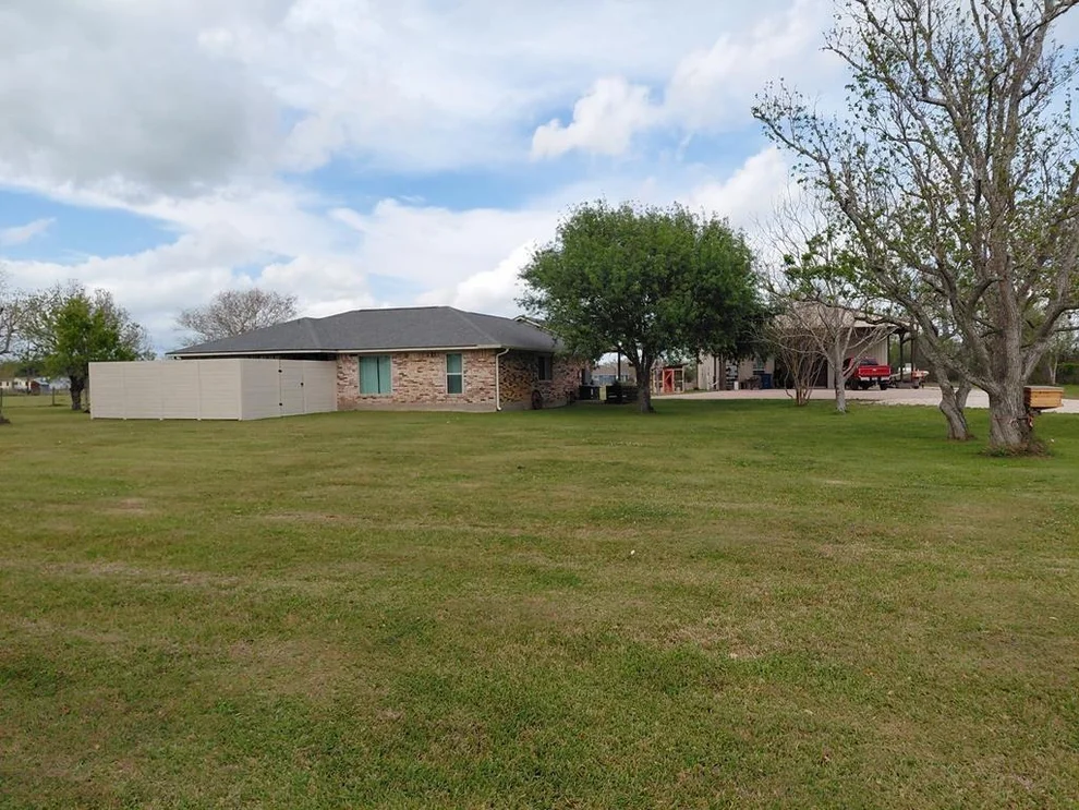 Unit for sale at 3831 County Road 211, Danbury, TX 77534