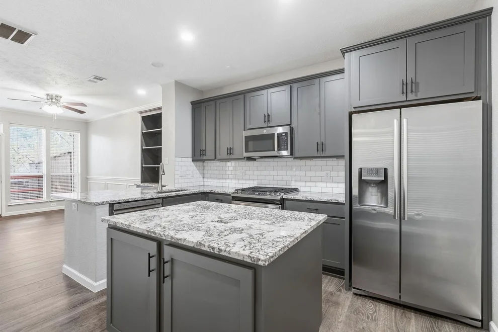 Unit for sale at 59 N Avonlea Circle N, The Woodlands, TX 77382