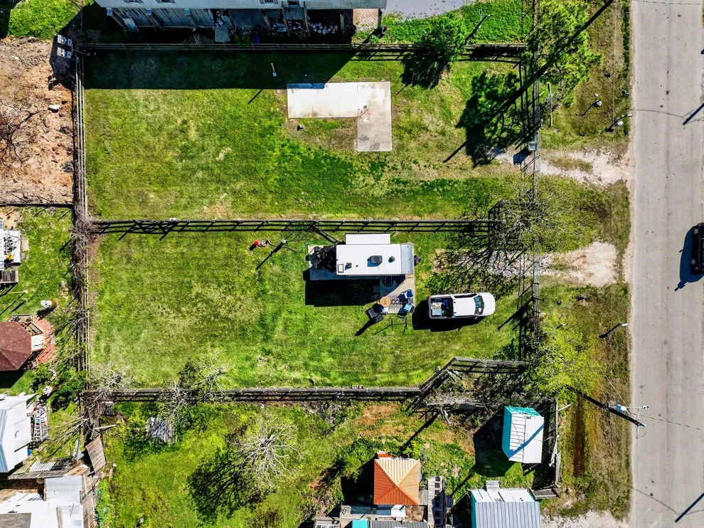 Unit for sale at 635 16th Street, San Leon, TX 77539