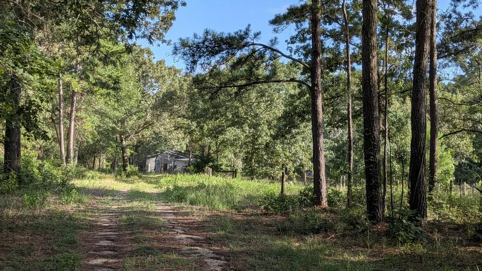 Unit for sale at 3948 Dogwood Trail, Navasota, TX 77868