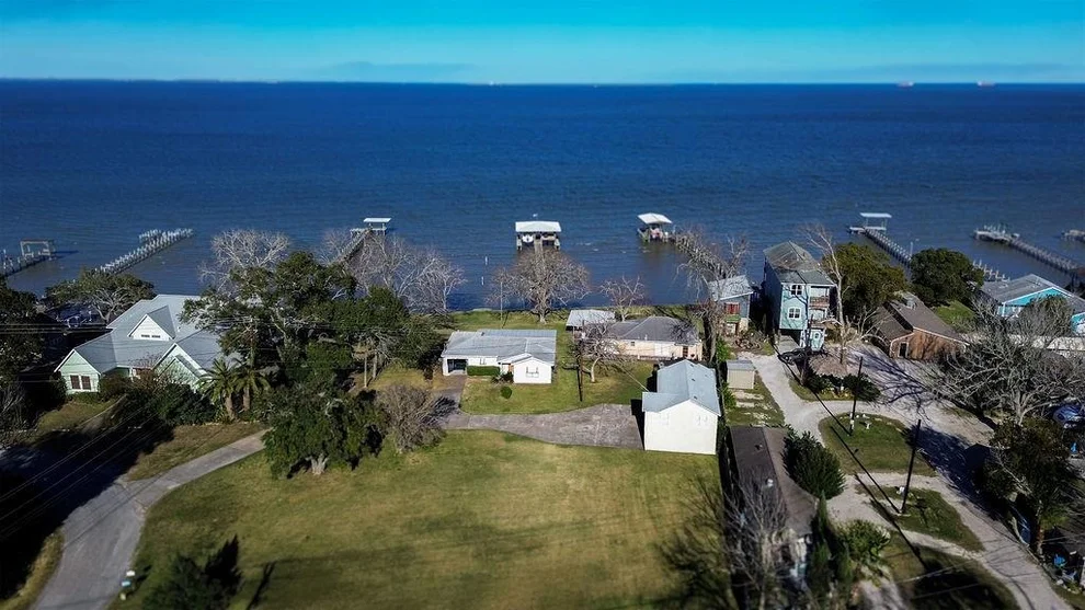 Unit for sale at 3635 Bayshore Drive, Bacliff, TX 77518