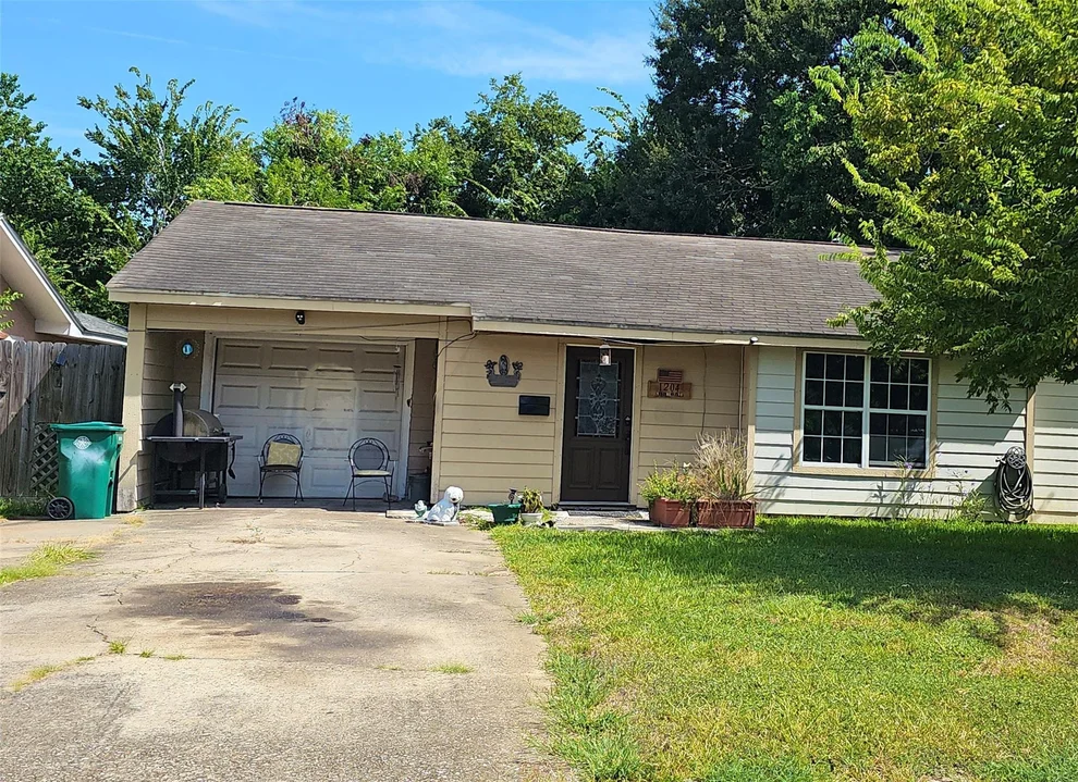 Unit for sale at 1204 Natchez Avenue, Pasadena, TX 77506