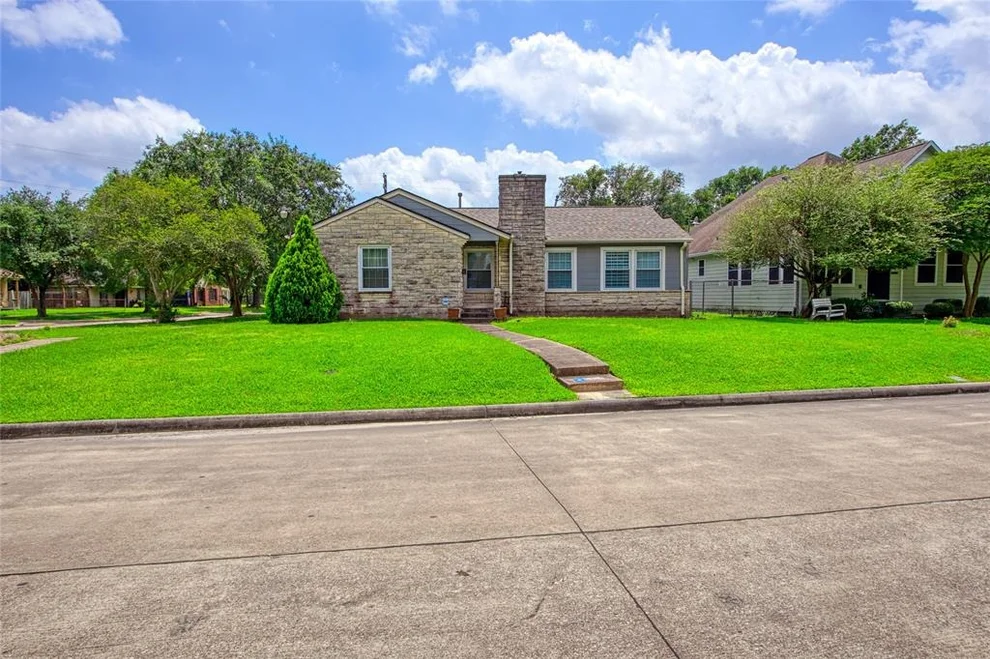 Unit for sale at 6454 Pinehurst Drive, Houston, TX 77023