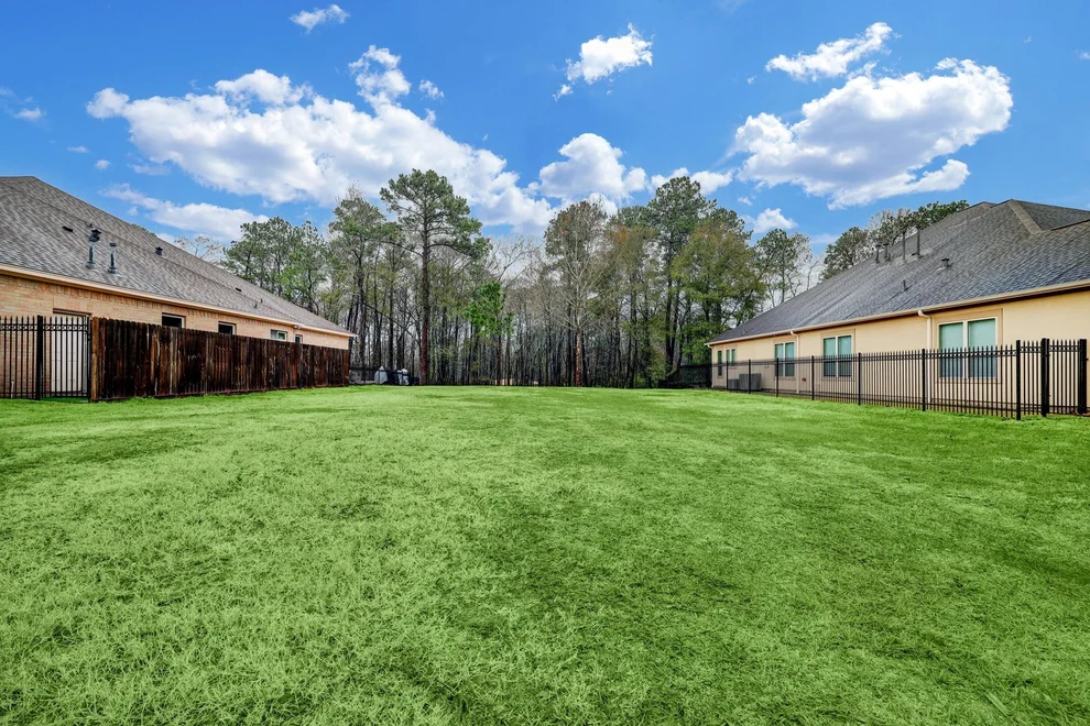Unit for sale at 2926 S Cotswold Manor Drive, Kingwood, TX 77339