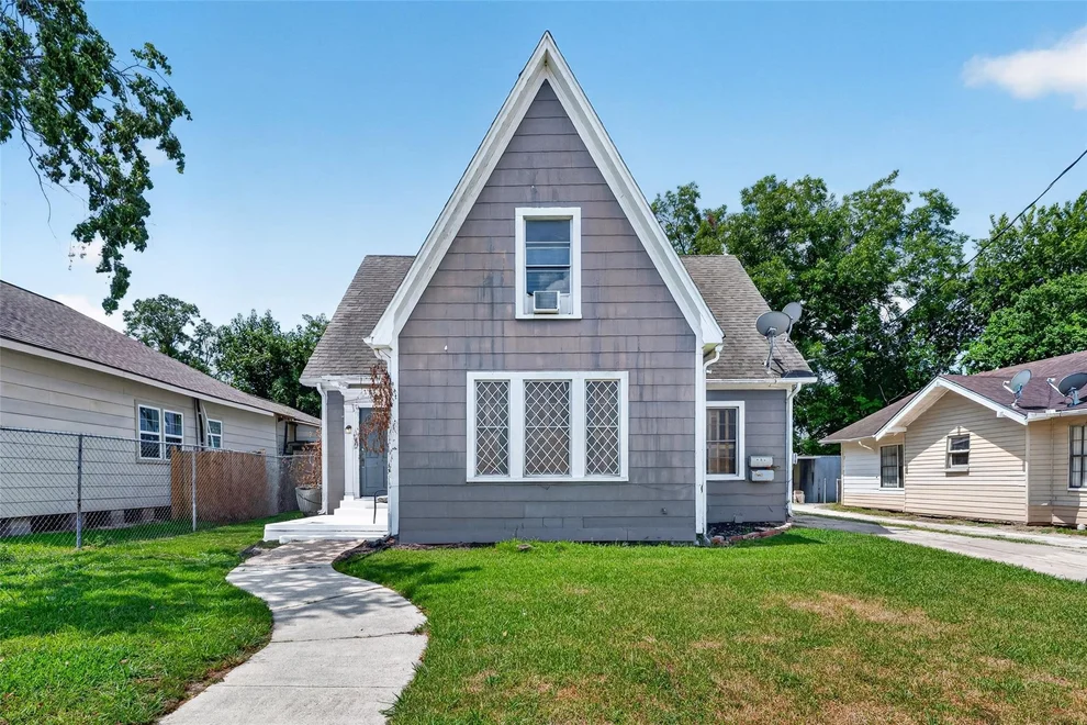 Unit for sale at 415 W Pearce Street, Baytown, TX 77520