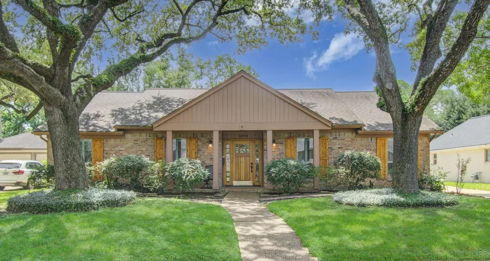 Unit for sale at 10715 Candlewood Drive, Houston, TX 77042
