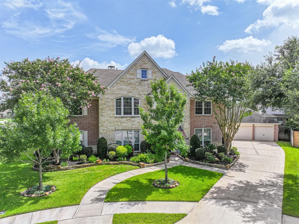 Unit for sale at 3401 Kingston Drive, Friendswood, TX 77546