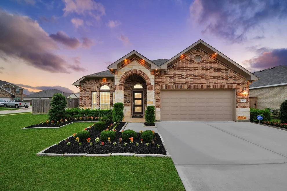 Unit for sale at 101 Bayou Bend Court, Angleton, TX 77515