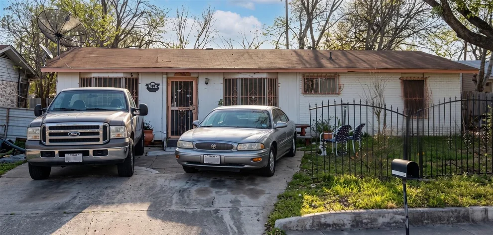 Unit for sale at 406 Park Plaza, San Antonio, TX 78237