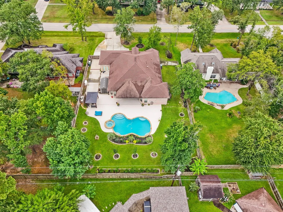 Unit for sale at 411 E Oak Hill Drive, Spring, TX 77386