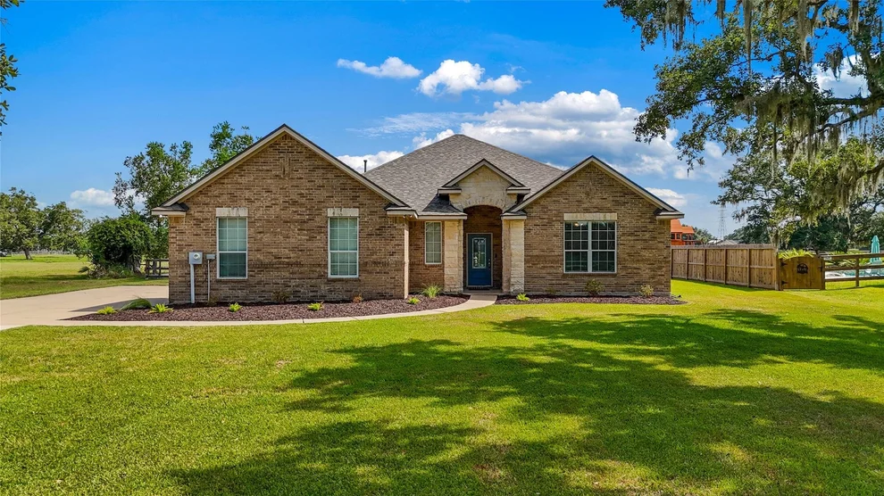 Unit for sale at 1132 Quarter Horse Trail, Angleton, TX 77515