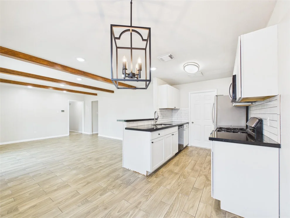 Unit for sale at 2004 Yorktown Court N, League City, TX 77573