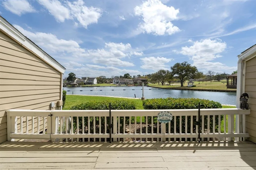 Unit for sale at 12 April Point Drive S, Montgomery, TX 77356