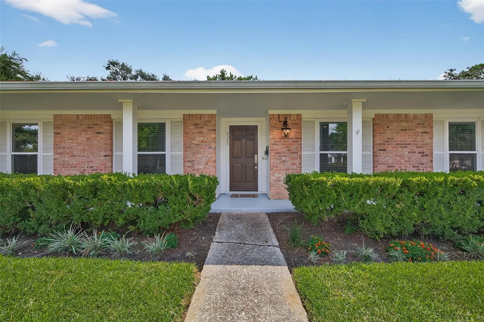 Unit for sale at 9327 Meadowcroft Drive, Houston, TX 77063