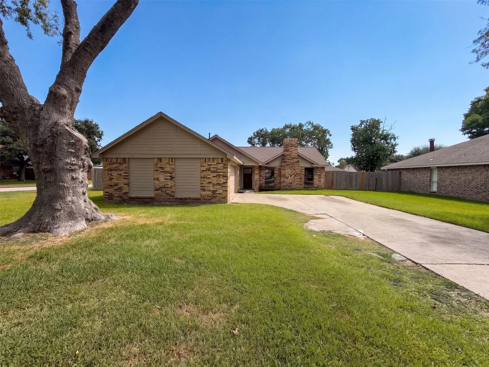 Unit for sale at 10942 Collingswood Drive, La Porte, TX 77571