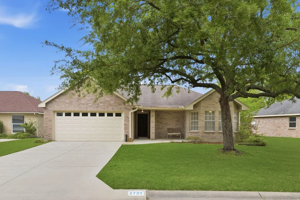 Unit for sale at 2739 S Peach Hollow Circle, Pearland, TX 77584