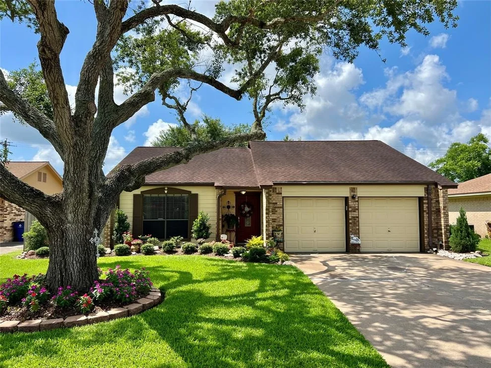 Unit for sale at 728 S Remington Drive, Angleton, TX 77515