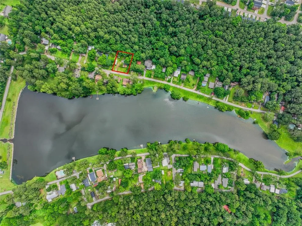 Unit for sale at 1607 E Pine Lake Circle E, Conroe, TX 77316