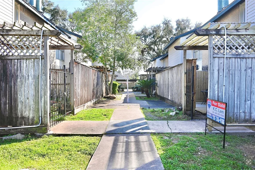 Unit for sale at 7918 Prestwood Dr, Houston, TX 77036