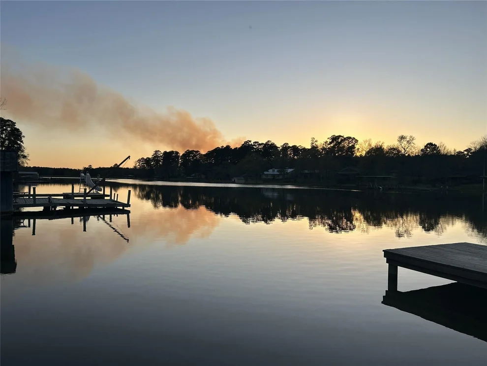 Unit for sale at 1 Sunset Lake, Huntsville, TX 77340