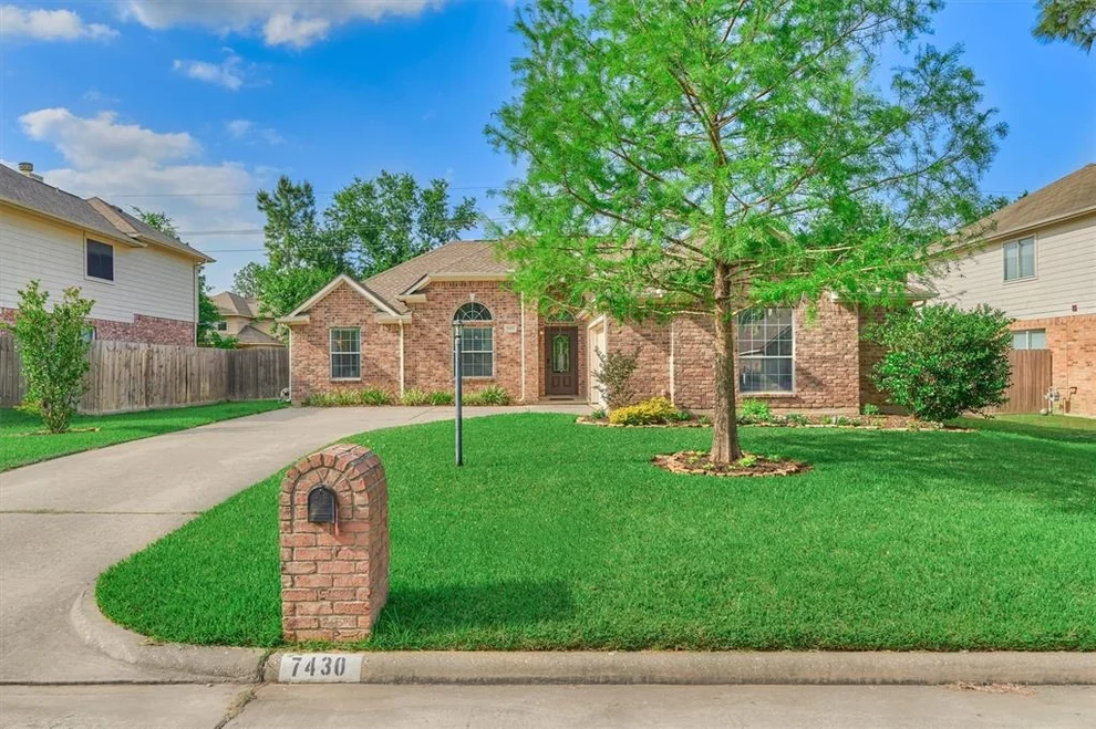 Unit for sale at 7430 Stonesfield Place, Spring, TX 77389