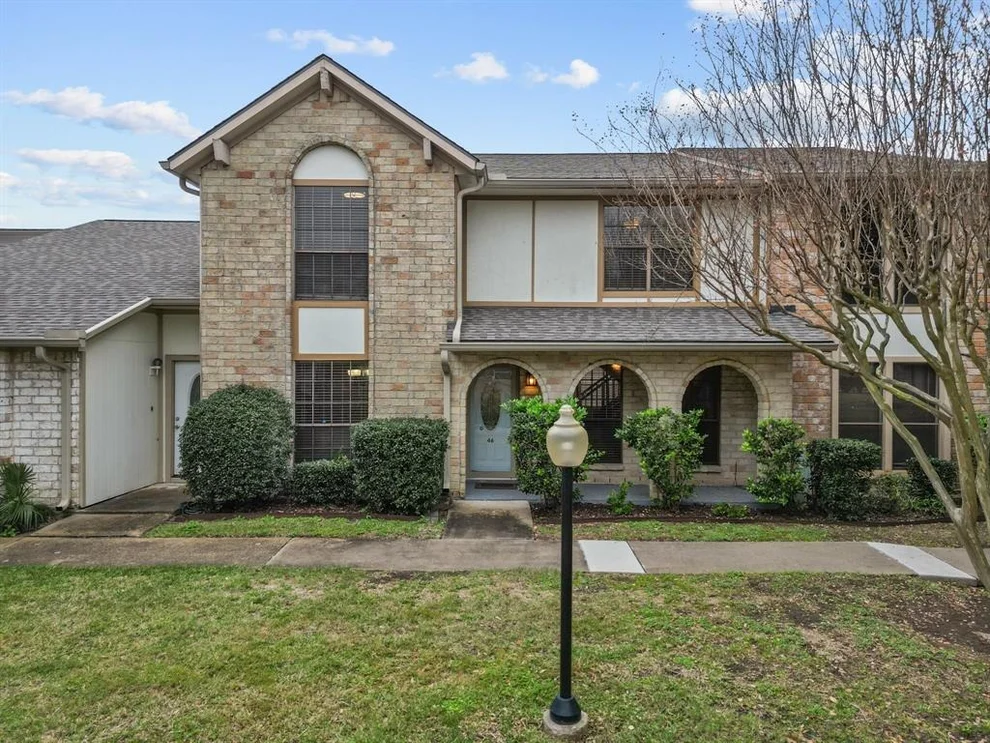 Unit for sale at 46 T Huxley Lane, Missouri City, TX 77459