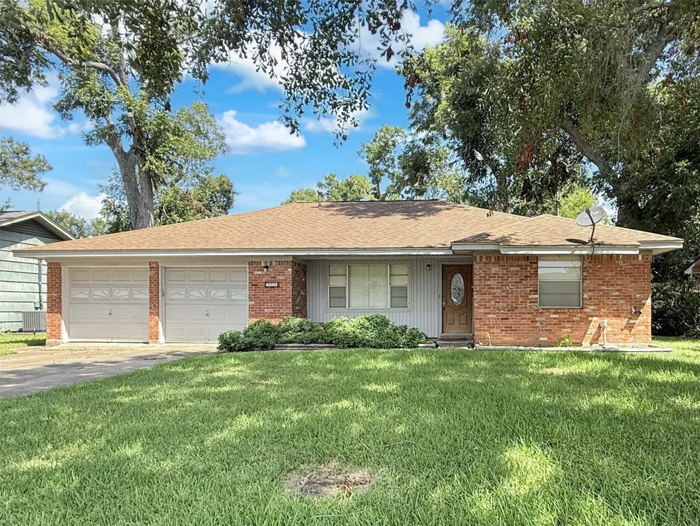 Unit for sale at 315 Pine Street, Lake Jackson, TX 77566