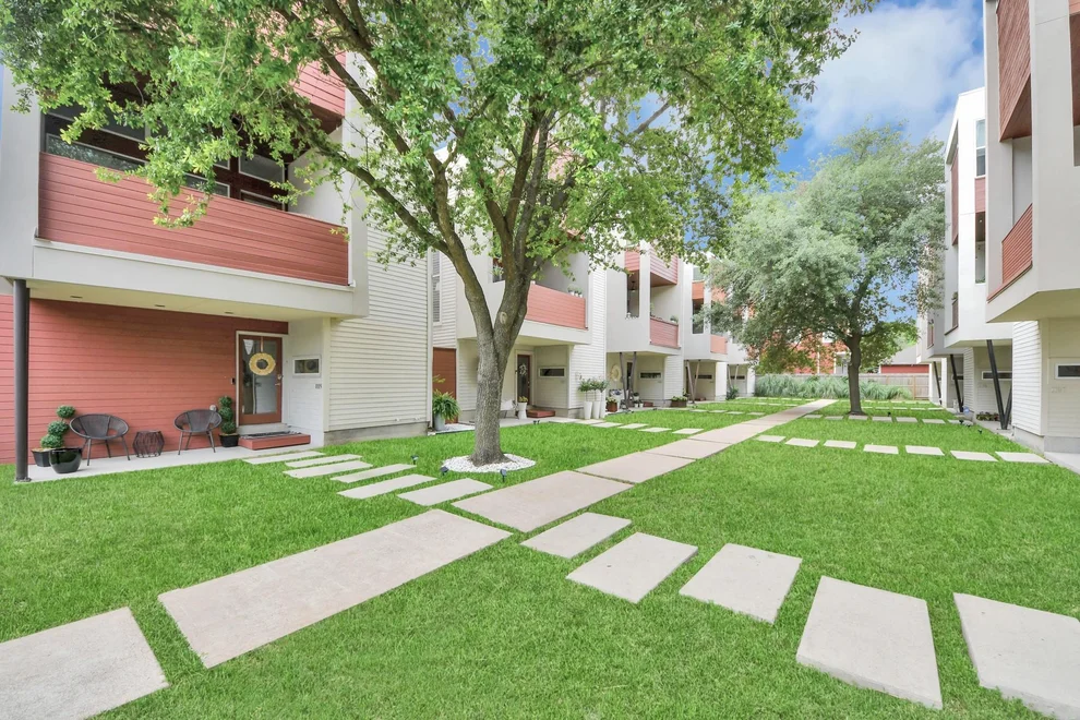 Unit for sale at 1113 W 17th Street, Houston, TX 77008