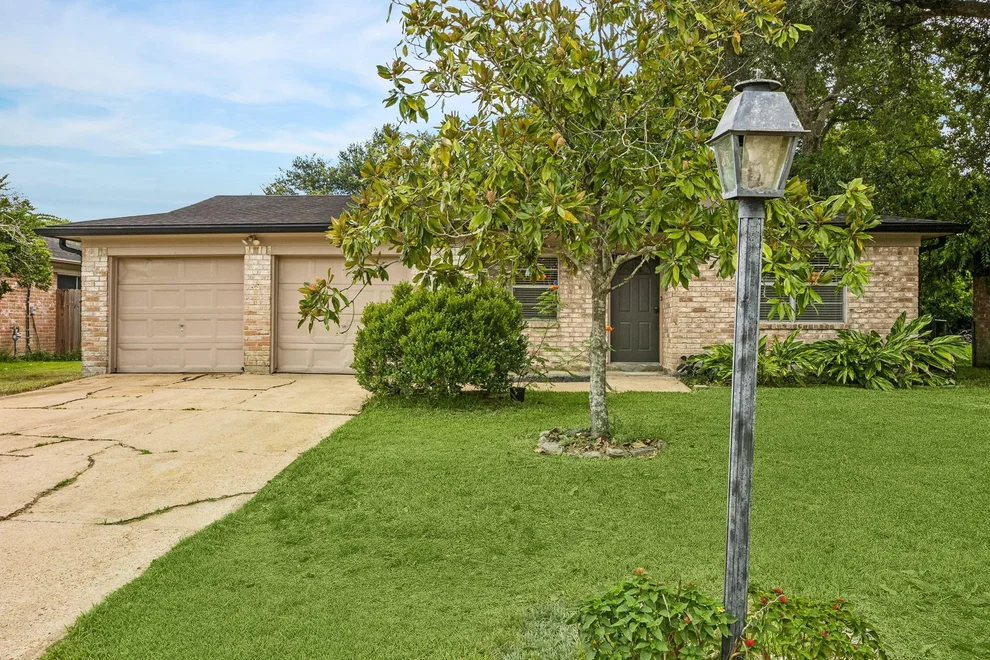 Unit for sale at 511 Debbie Lane, Alvin, TX 77511