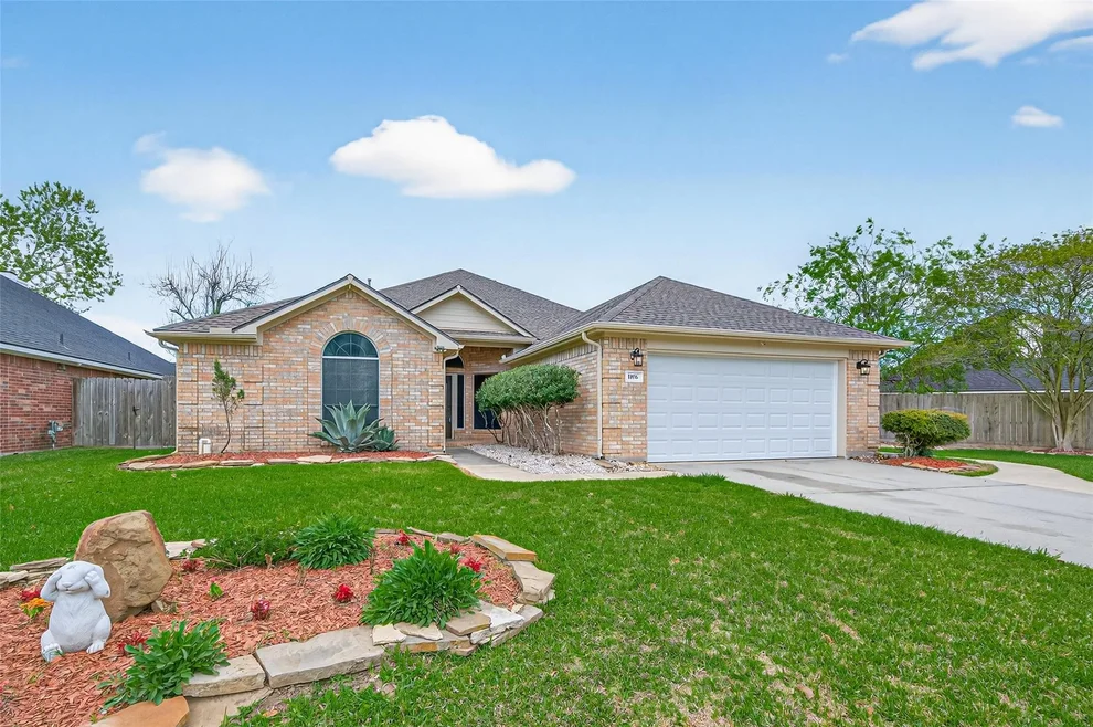 Unit for sale at 1096 Gladstone Drive, League City, TX 77573