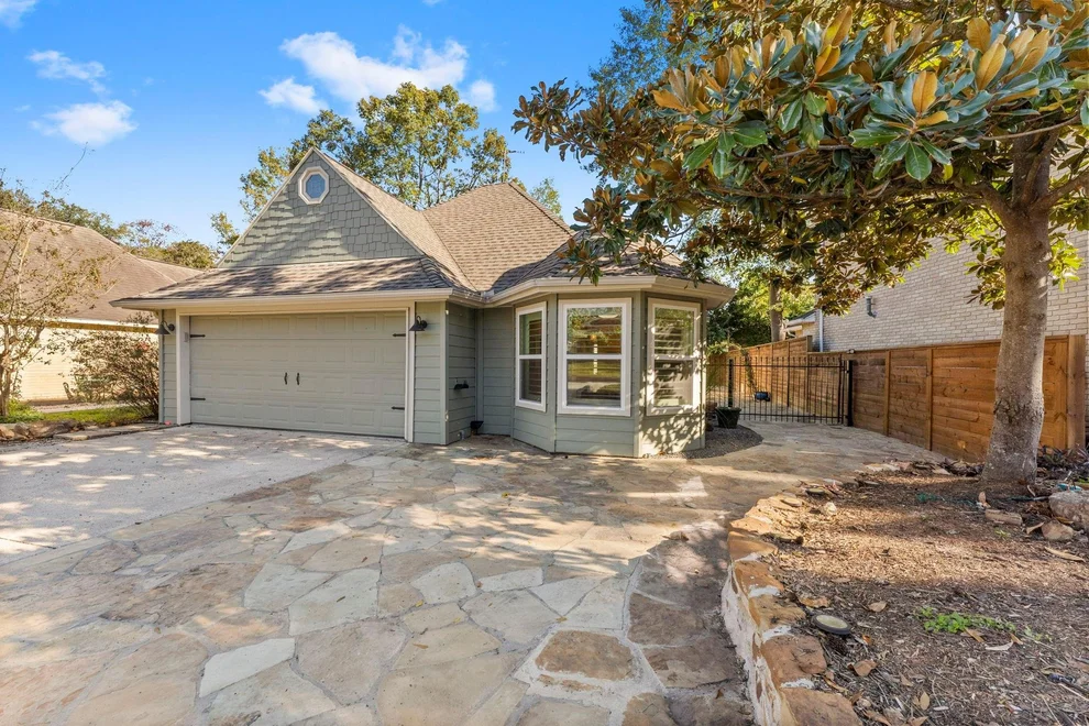 Unit for sale at 22 Shady Oak Lane, Conroe, TX 77304
